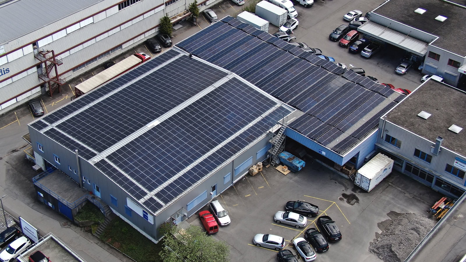 Referenz: Flachdach PV-Anlage für Industrieareal in Baar