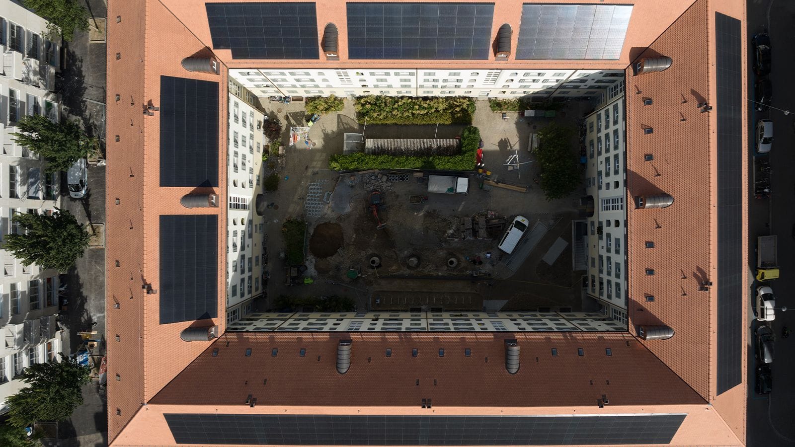 Referenz: Indach PV-Anlage Baugenossenschaft Kreis 4 in Zürich