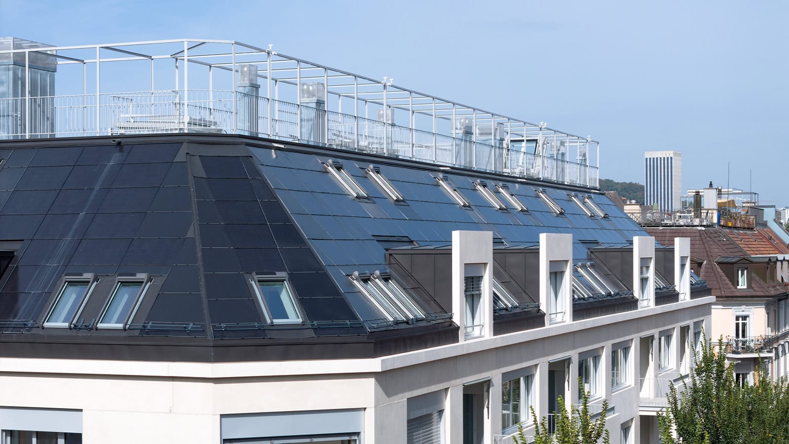 eferenz: Indach PV-Anlage Gewerbe- und Geschäftshaus Kreis 4 in Zürich