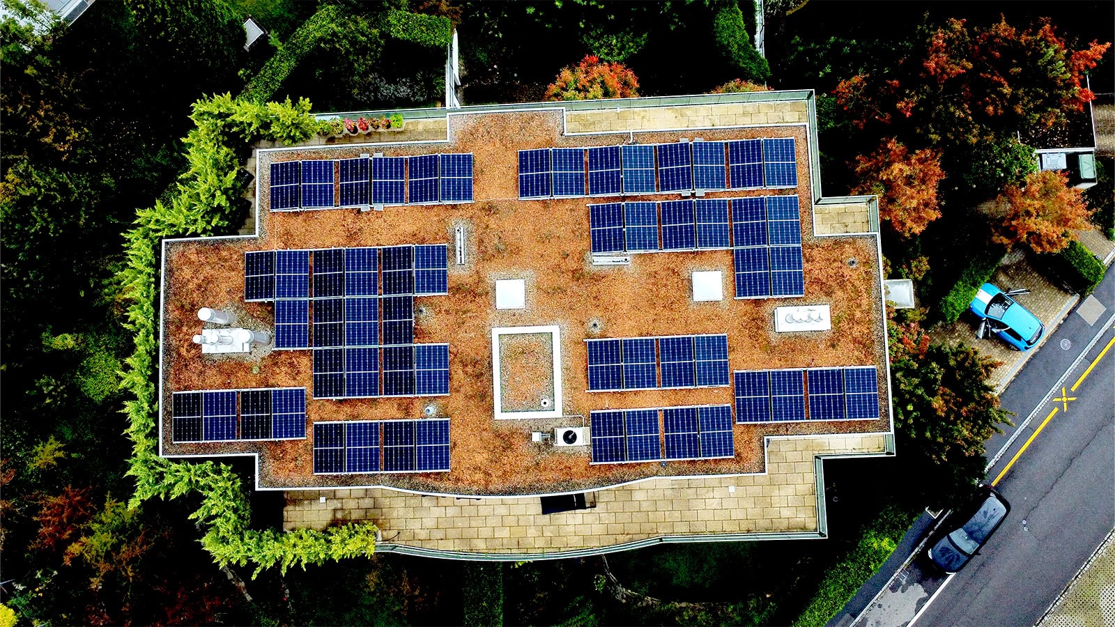 Referenz: Flachdach PV-Anlage für zwei MFH am Zürichsee