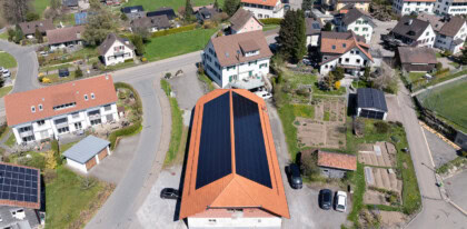 PV-Aufdachanlage mit Einbindung der benachbarten Liegenschaft für Eigenverbrauchsgemeinschaft in Hütten